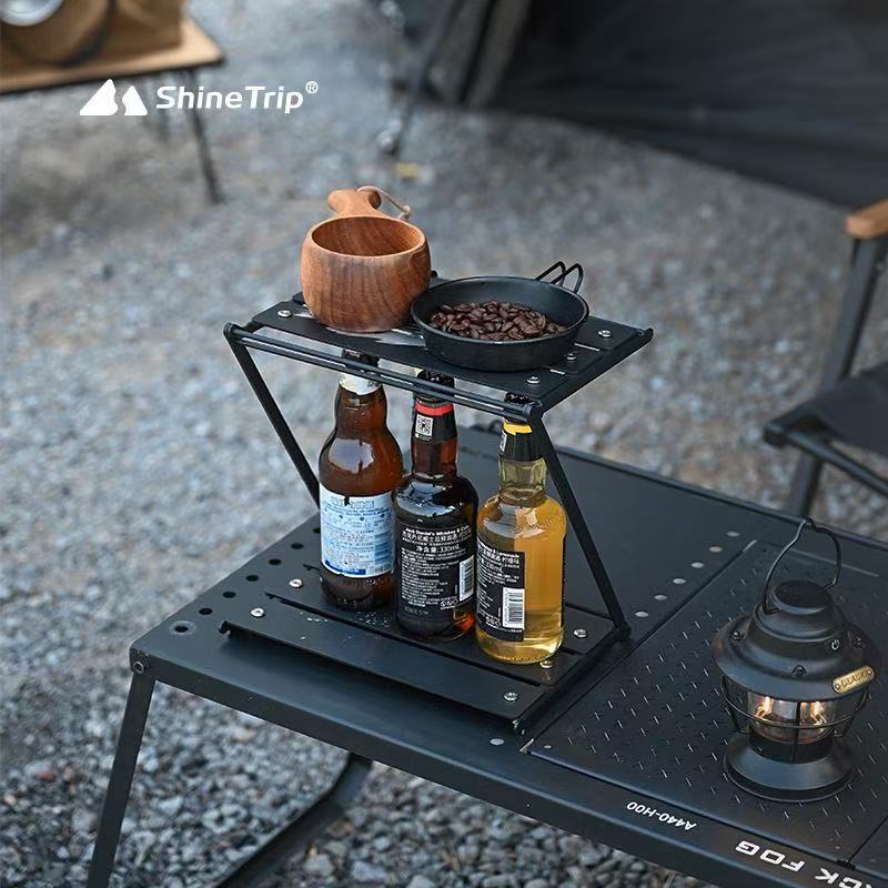 Camping Cooking Table Foldable - ShineTrip Z型折りたたみ式キャンプラック2段アルミIGTテーブルポットカップ収納棚ポータブル屋外ピクニックホルダー